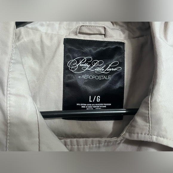 Coat from Pretty Little Liars - Picture 4 of 4